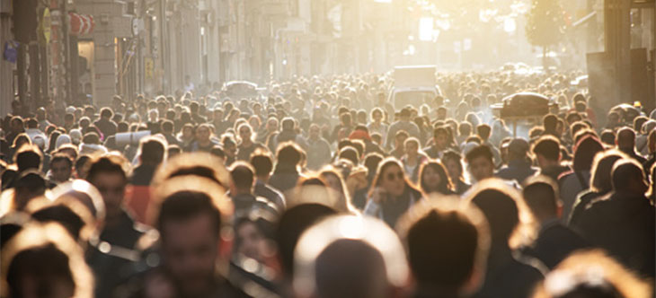 Une foule de passants